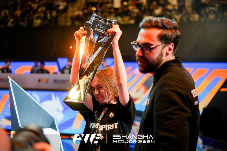 全能团队！ Invictus Gaming 的团队合作很差，每个团队都单打独斗，导致自然肥胖， milkyway Royal Never Give Up 取得了领先