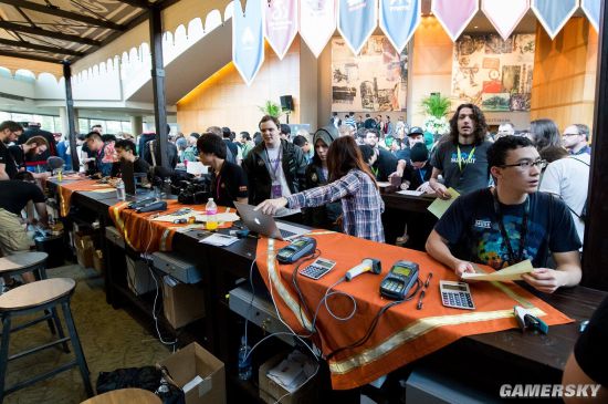 高跟+短裙就是好评！美女选手沫子晒照：再不拍我就老了~~